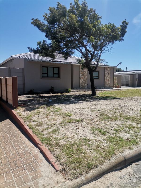 3 Bedroom Property for Sale in Albertinia Western Cape